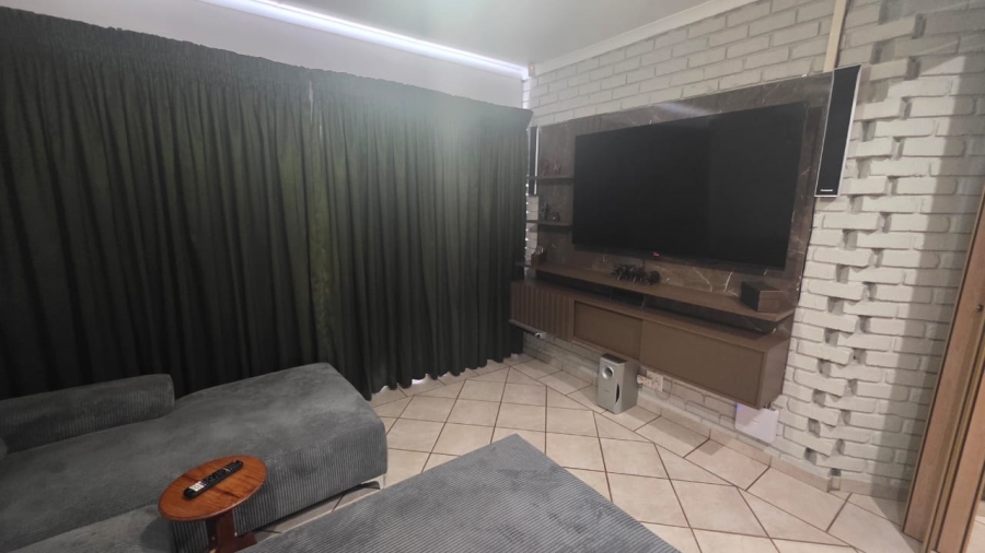 4 Bedroom Property for Sale in Doornpoort Gauteng