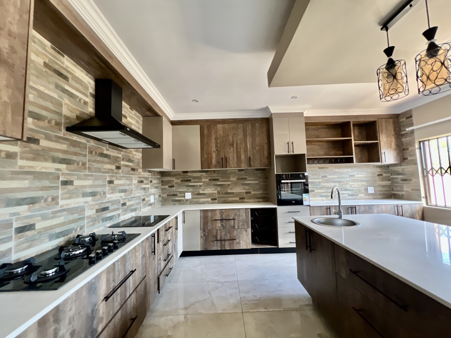 To Let 5 Bedroom Property for Rent in Waterkloof Ridge Gauteng