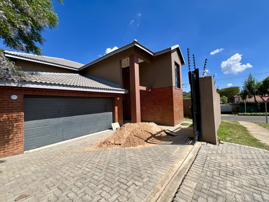 To Let 5 Bedroom Property for Rent in Waterkloof Ridge Gauteng