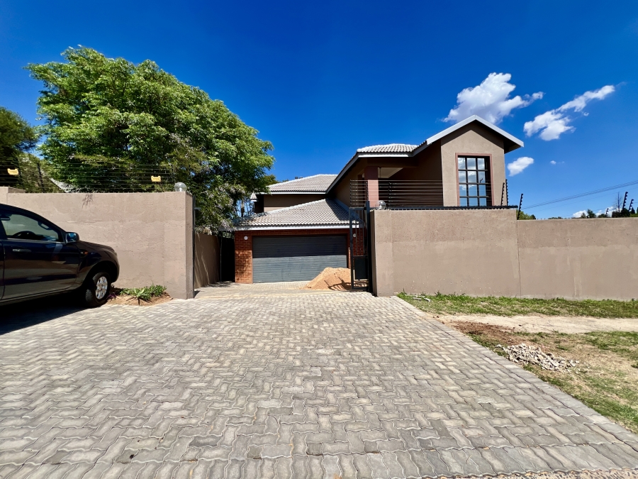 To Let 5 Bedroom Property for Rent in Waterkloof Ridge Gauteng