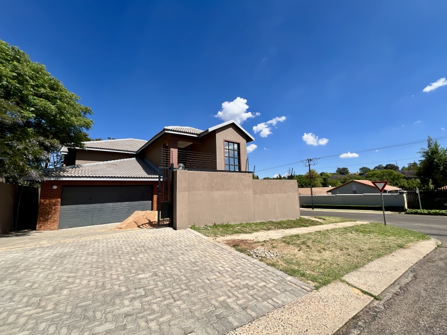 To Let 5 Bedroom Property for Rent in Waterkloof Ridge Gauteng