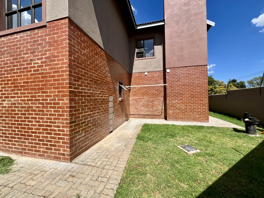 To Let 5 Bedroom Property for Rent in Waterkloof Ridge Gauteng