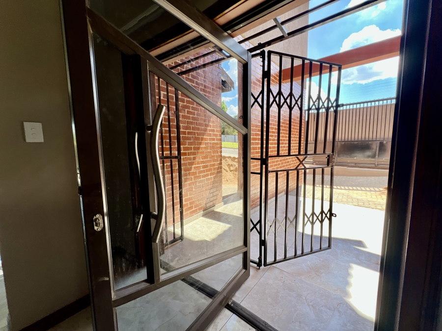 To Let 5 Bedroom Property for Rent in Waterkloof Ridge Gauteng