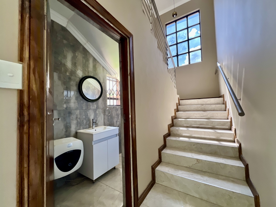 To Let 5 Bedroom Property for Rent in Waterkloof Ridge Gauteng