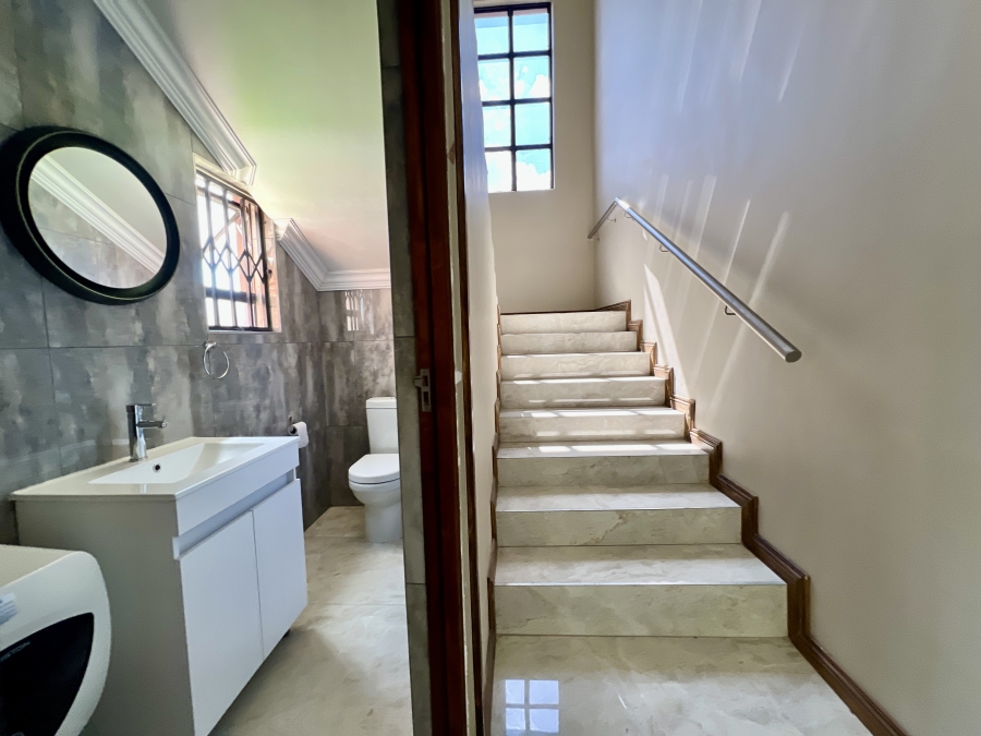To Let 5 Bedroom Property for Rent in Waterkloof Ridge Gauteng