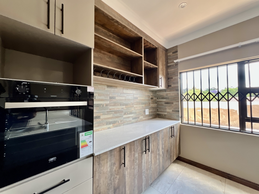 To Let 5 Bedroom Property for Rent in Waterkloof Ridge Gauteng