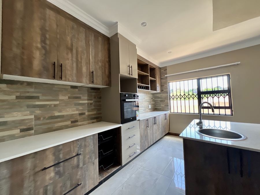 To Let 5 Bedroom Property for Rent in Waterkloof Ridge Gauteng