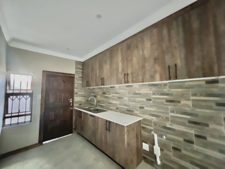 To Let 5 Bedroom Property for Rent in Waterkloof Ridge Gauteng