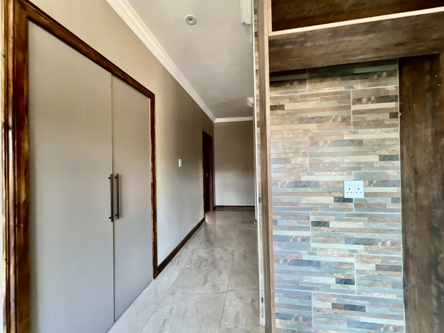 To Let 5 Bedroom Property for Rent in Waterkloof Ridge Gauteng