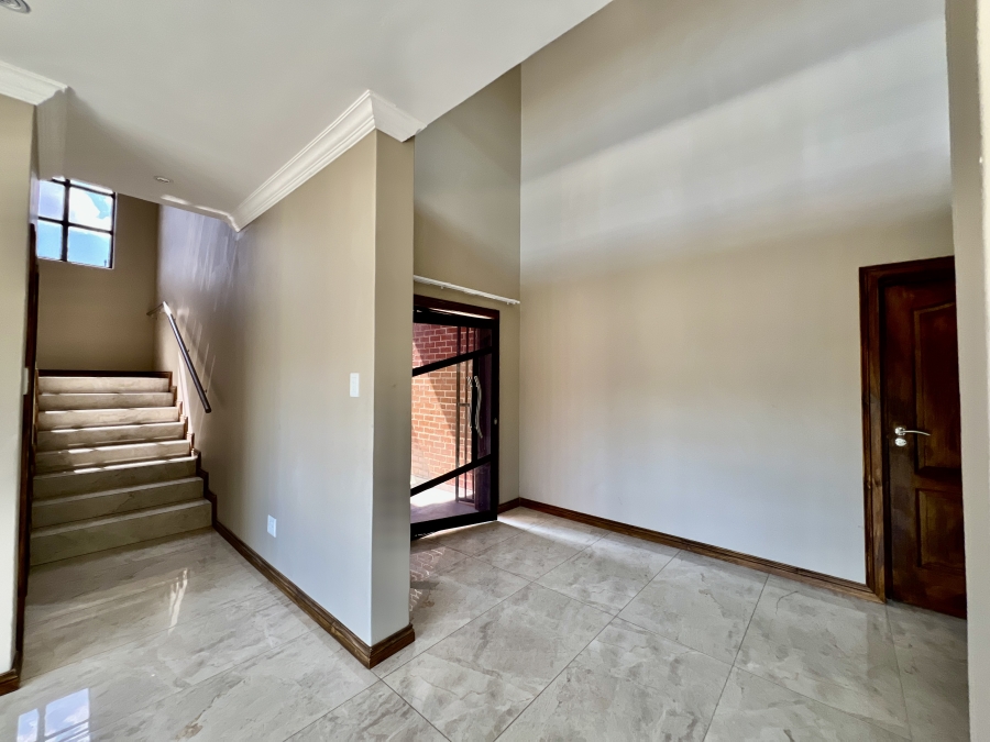 To Let 5 Bedroom Property for Rent in Waterkloof Ridge Gauteng