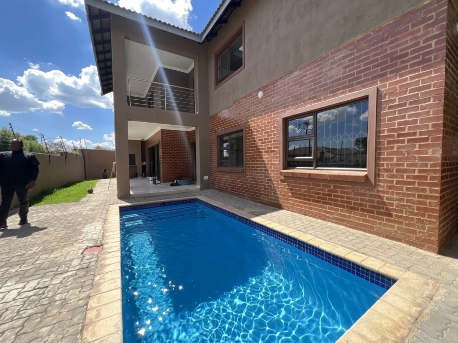 To Let 5 Bedroom Property for Rent in Waterkloof Ridge Gauteng