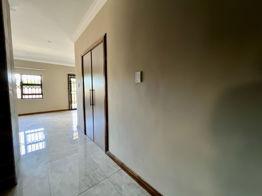 To Let 5 Bedroom Property for Rent in Waterkloof Ridge Gauteng