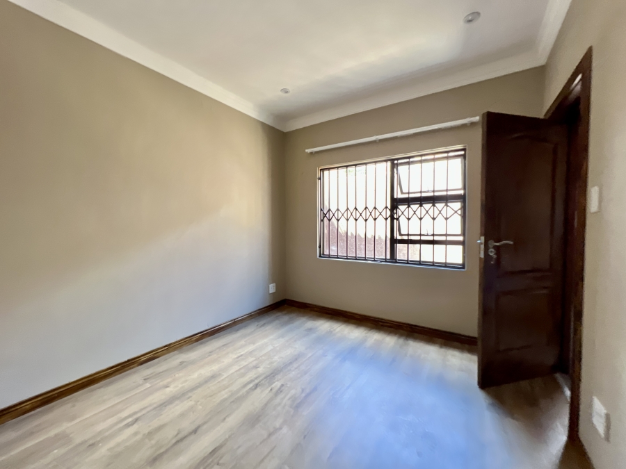 To Let 5 Bedroom Property for Rent in Waterkloof Ridge Gauteng