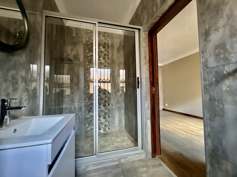 To Let 5 Bedroom Property for Rent in Waterkloof Ridge Gauteng