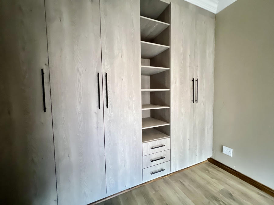 To Let 5 Bedroom Property for Rent in Waterkloof Ridge Gauteng