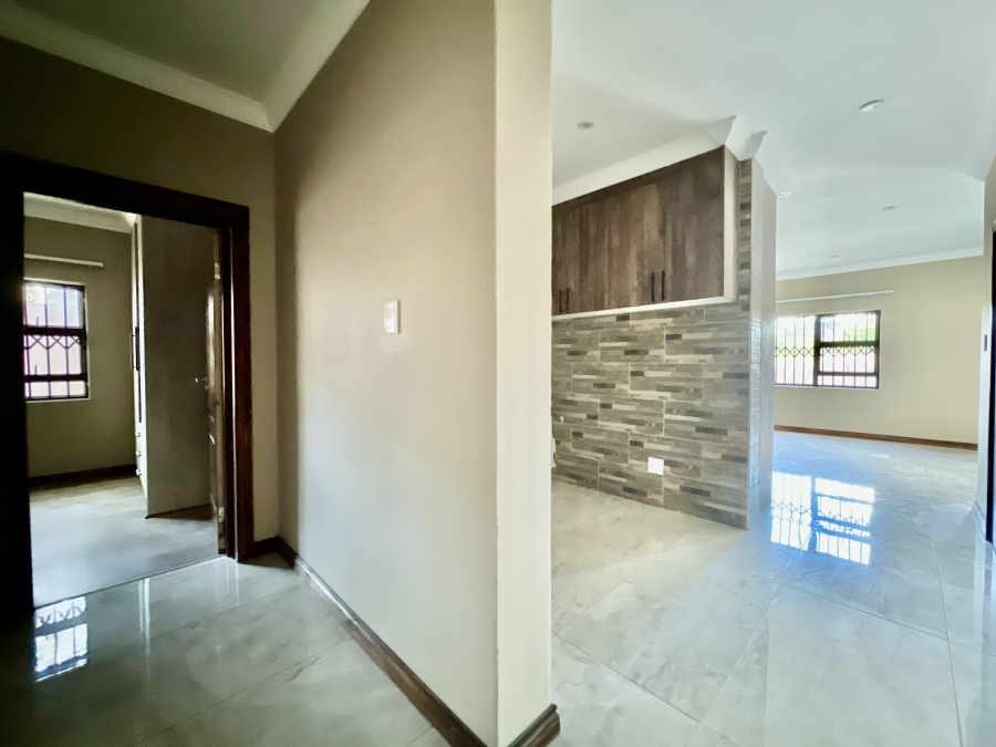 To Let 5 Bedroom Property for Rent in Waterkloof Ridge Gauteng