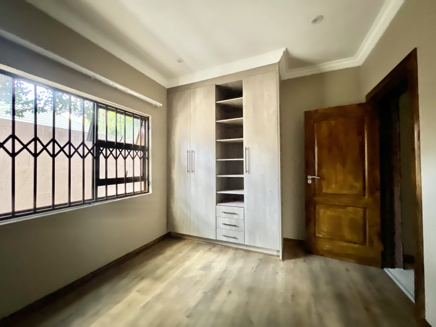To Let 5 Bedroom Property for Rent in Waterkloof Ridge Gauteng