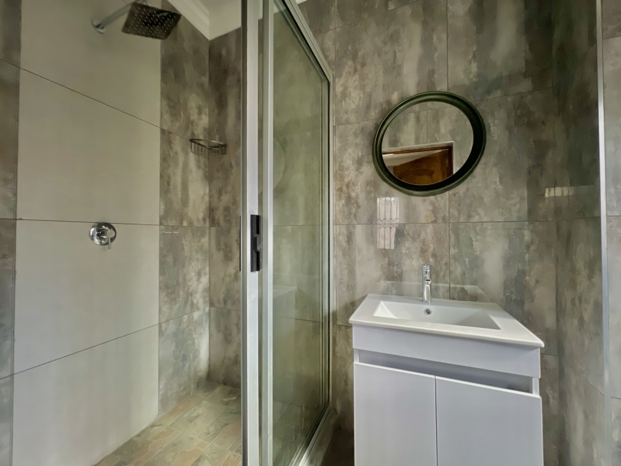 To Let 5 Bedroom Property for Rent in Waterkloof Ridge Gauteng