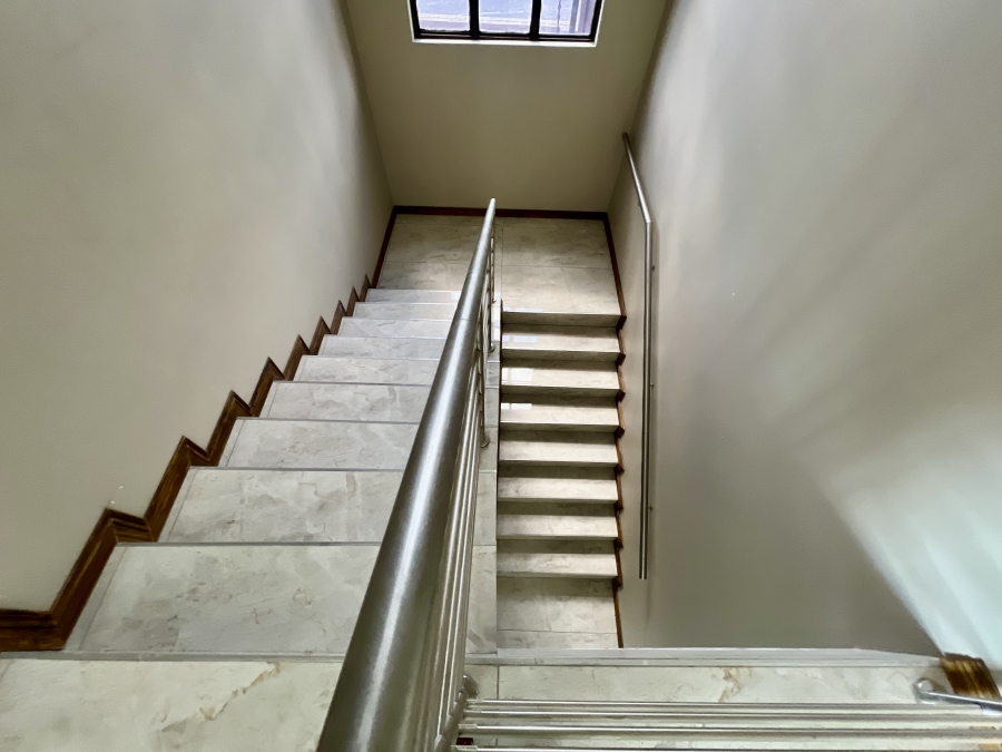 To Let 5 Bedroom Property for Rent in Waterkloof Ridge Gauteng