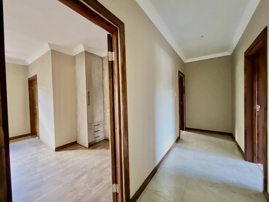To Let 5 Bedroom Property for Rent in Waterkloof Ridge Gauteng