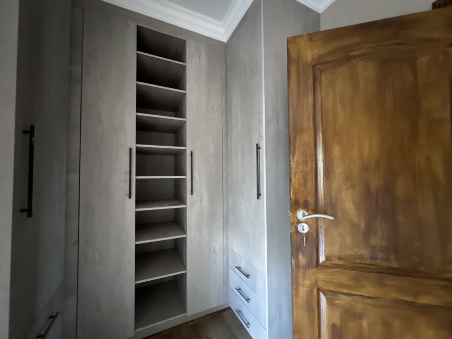 To Let 5 Bedroom Property for Rent in Waterkloof Ridge Gauteng