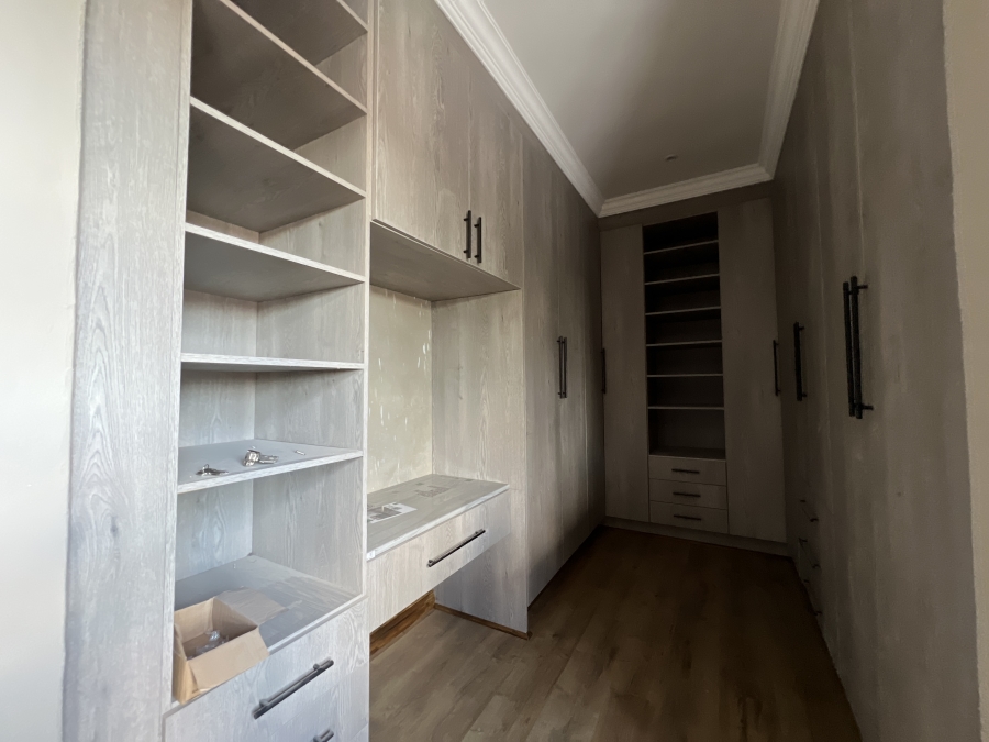 To Let 5 Bedroom Property for Rent in Waterkloof Ridge Gauteng
