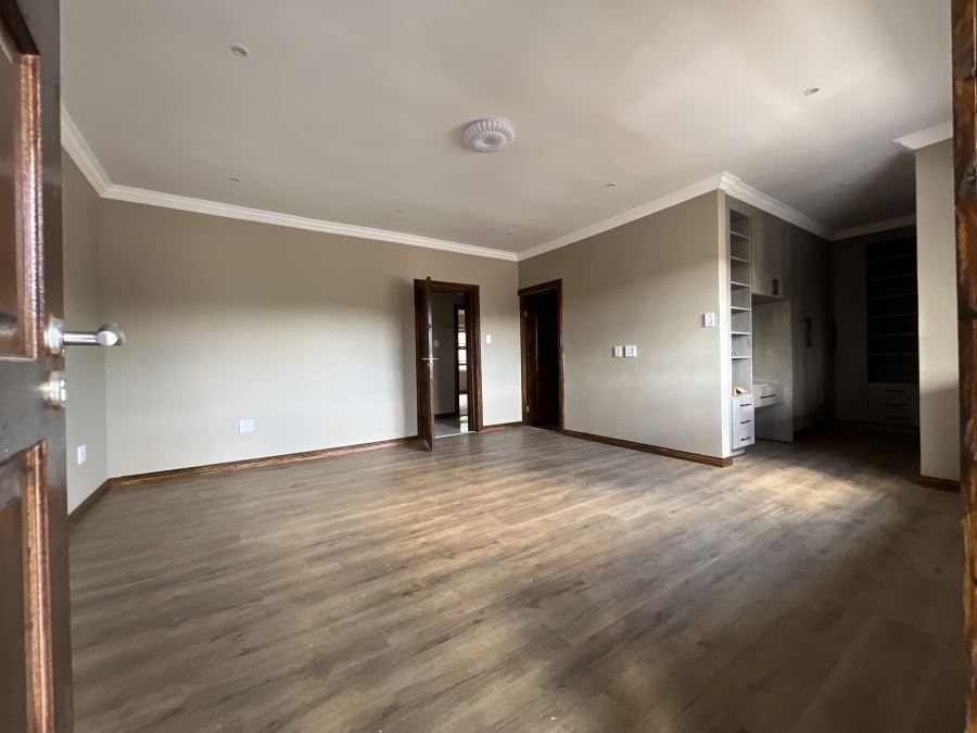 To Let 5 Bedroom Property for Rent in Waterkloof Ridge Gauteng