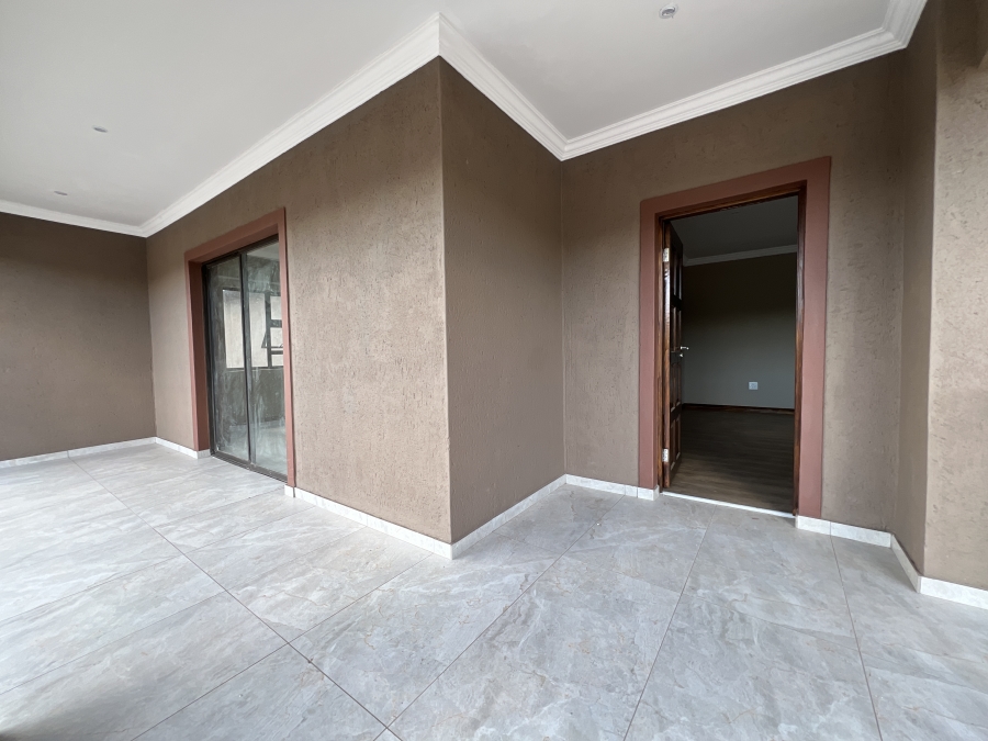 To Let 5 Bedroom Property for Rent in Waterkloof Ridge Gauteng