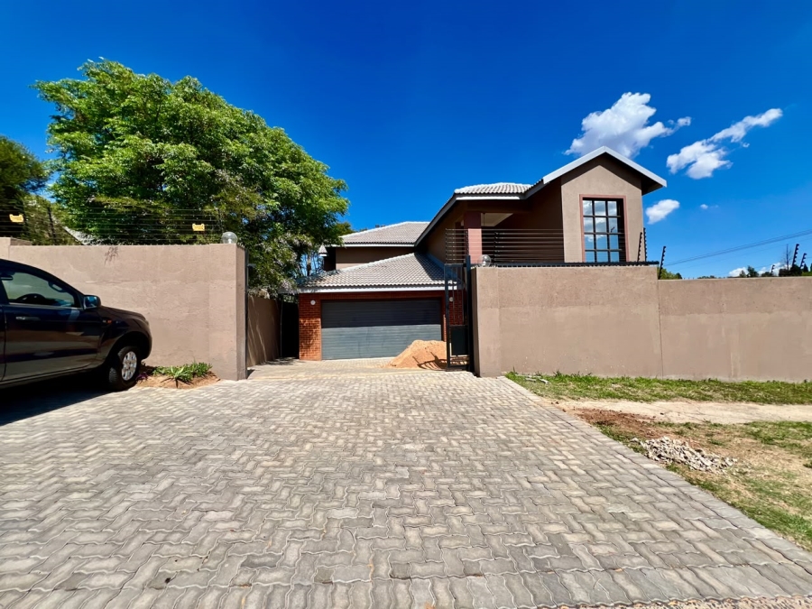 To Let 5 Bedroom Property for Rent in Waterkloof Ridge Gauteng
