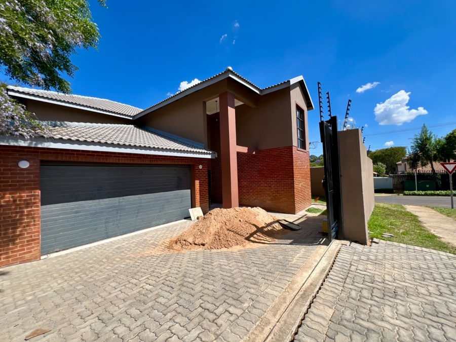 To Let 5 Bedroom Property for Rent in Waterkloof Ridge Gauteng