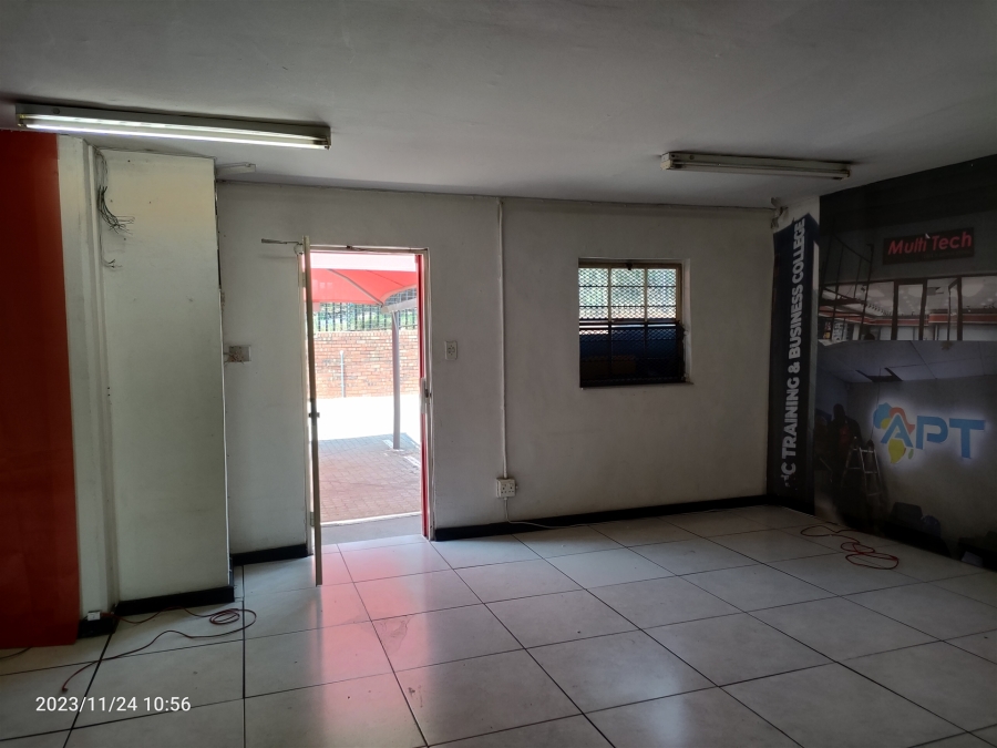 To Let Commercial Property for Rent in Strijdom Park Gauteng