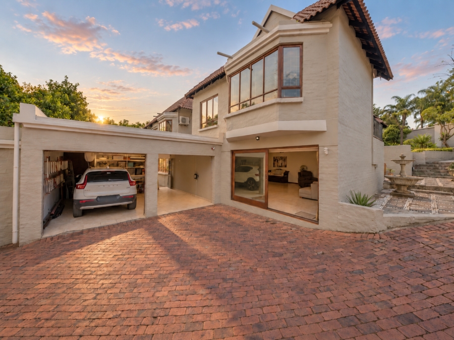 4 Bedroom Property for Sale in Faerie Glen Gauteng