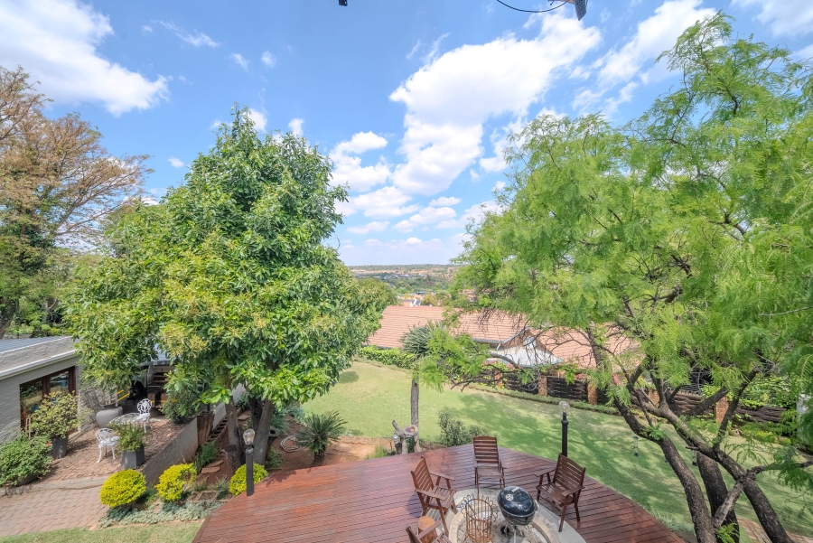 4 Bedroom Property for Sale in Faerie Glen Gauteng
