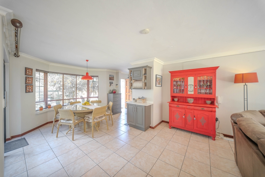 4 Bedroom Property for Sale in Faerie Glen Gauteng