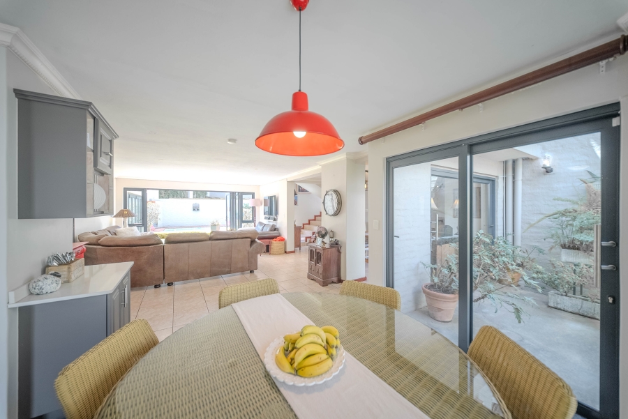 4 Bedroom Property for Sale in Faerie Glen Gauteng