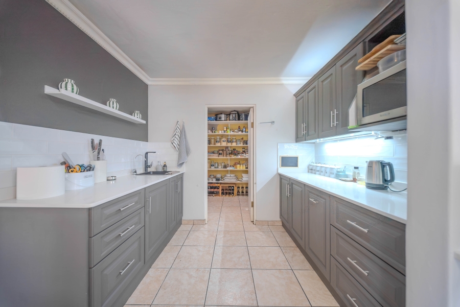 4 Bedroom Property for Sale in Faerie Glen Gauteng