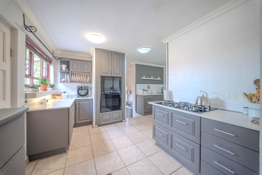 4 Bedroom Property for Sale in Faerie Glen Gauteng