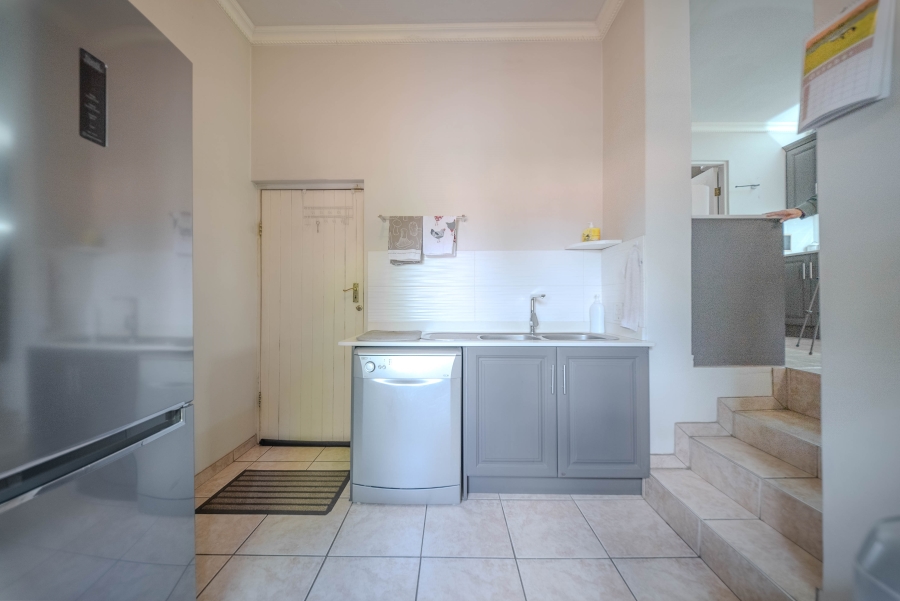 4 Bedroom Property for Sale in Faerie Glen Gauteng