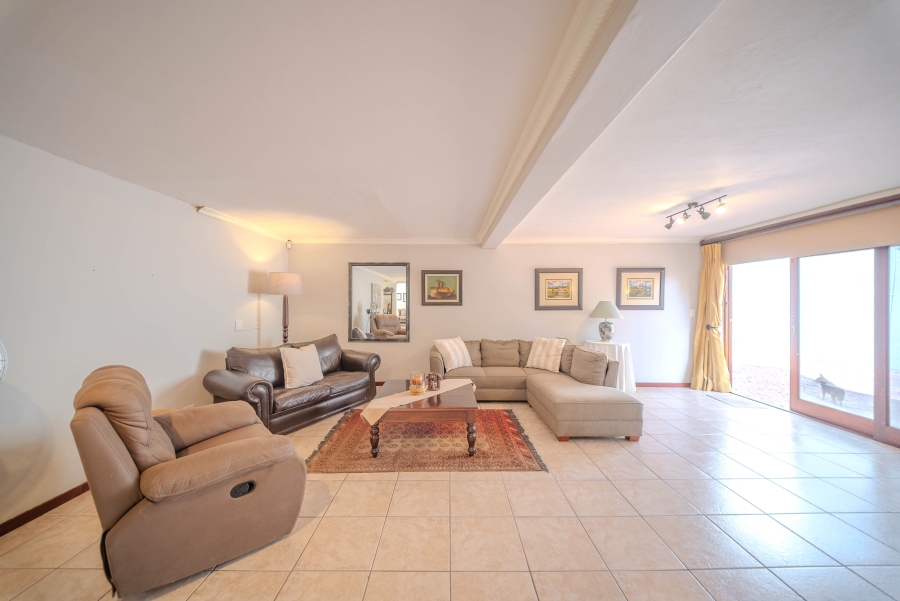 4 Bedroom Property for Sale in Faerie Glen Gauteng