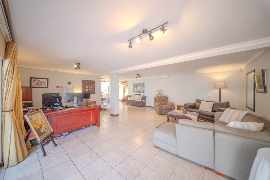 4 Bedroom Property for Sale in Faerie Glen Gauteng