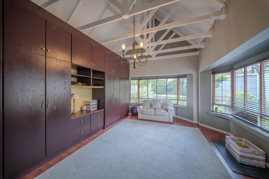 4 Bedroom Property for Sale in Faerie Glen Gauteng