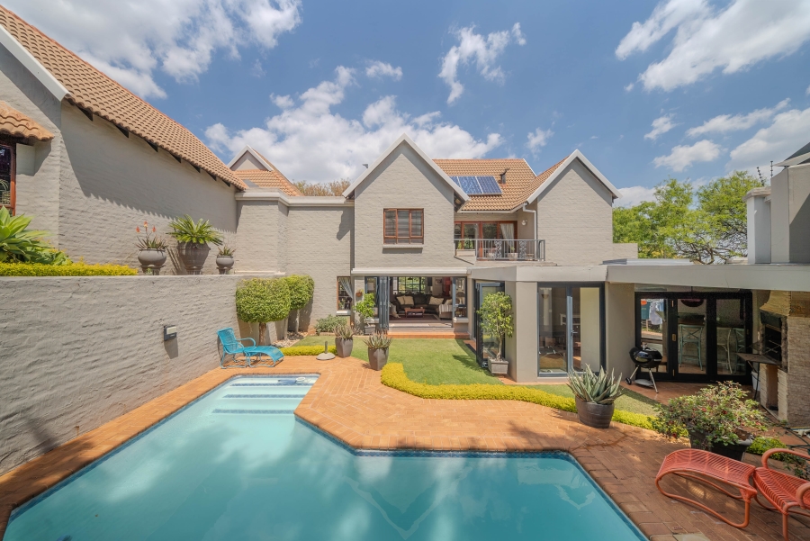4 Bedroom Property for Sale in Faerie Glen Gauteng