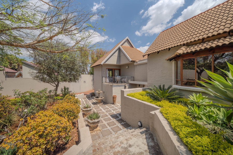 4 Bedroom Property for Sale in Faerie Glen Gauteng
