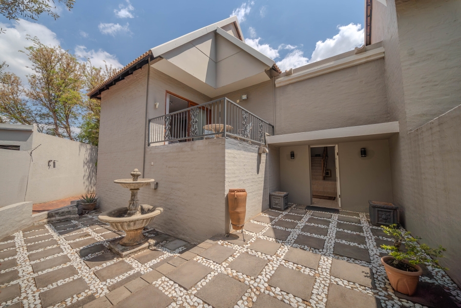 4 Bedroom Property for Sale in Faerie Glen Gauteng