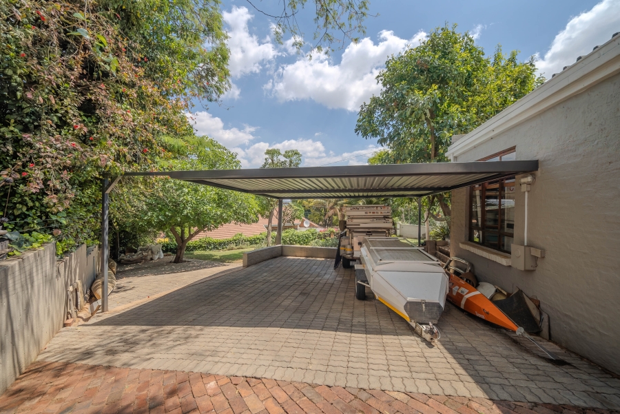 4 Bedroom Property for Sale in Faerie Glen Gauteng