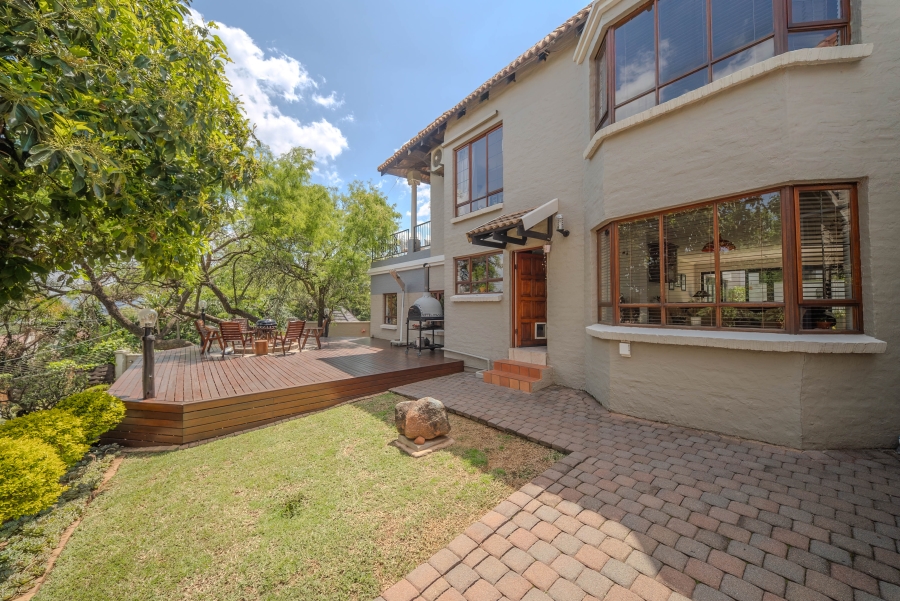 4 Bedroom Property for Sale in Faerie Glen Gauteng