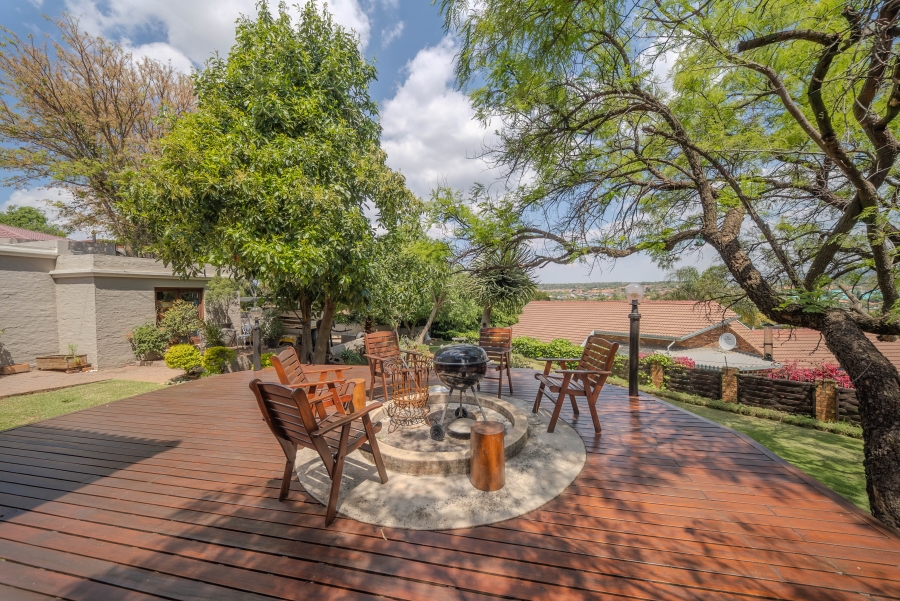 4 Bedroom Property for Sale in Faerie Glen Gauteng