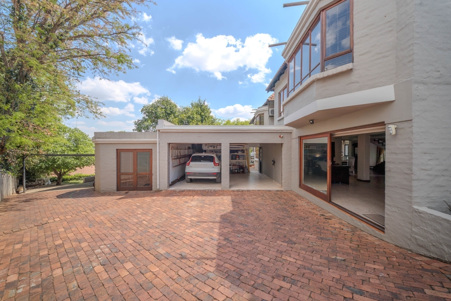 4 Bedroom Property for Sale in Faerie Glen Gauteng