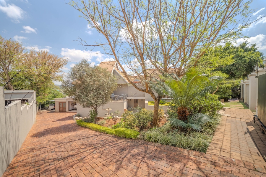 4 Bedroom Property for Sale in Faerie Glen Gauteng