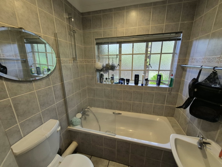 To Let 3 Bedroom Property for Rent in Faerie Glen Gauteng